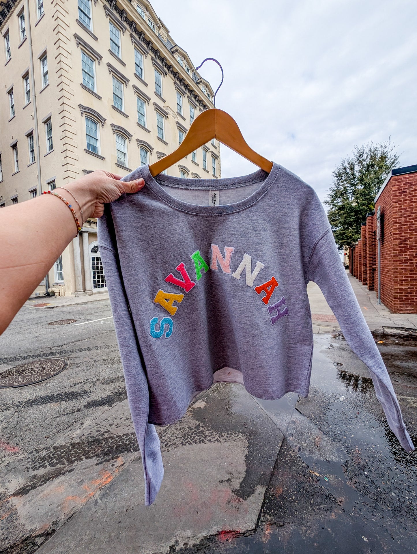 *FINAL SALE*Savannah Patch Letter Cropped Sweatshirt