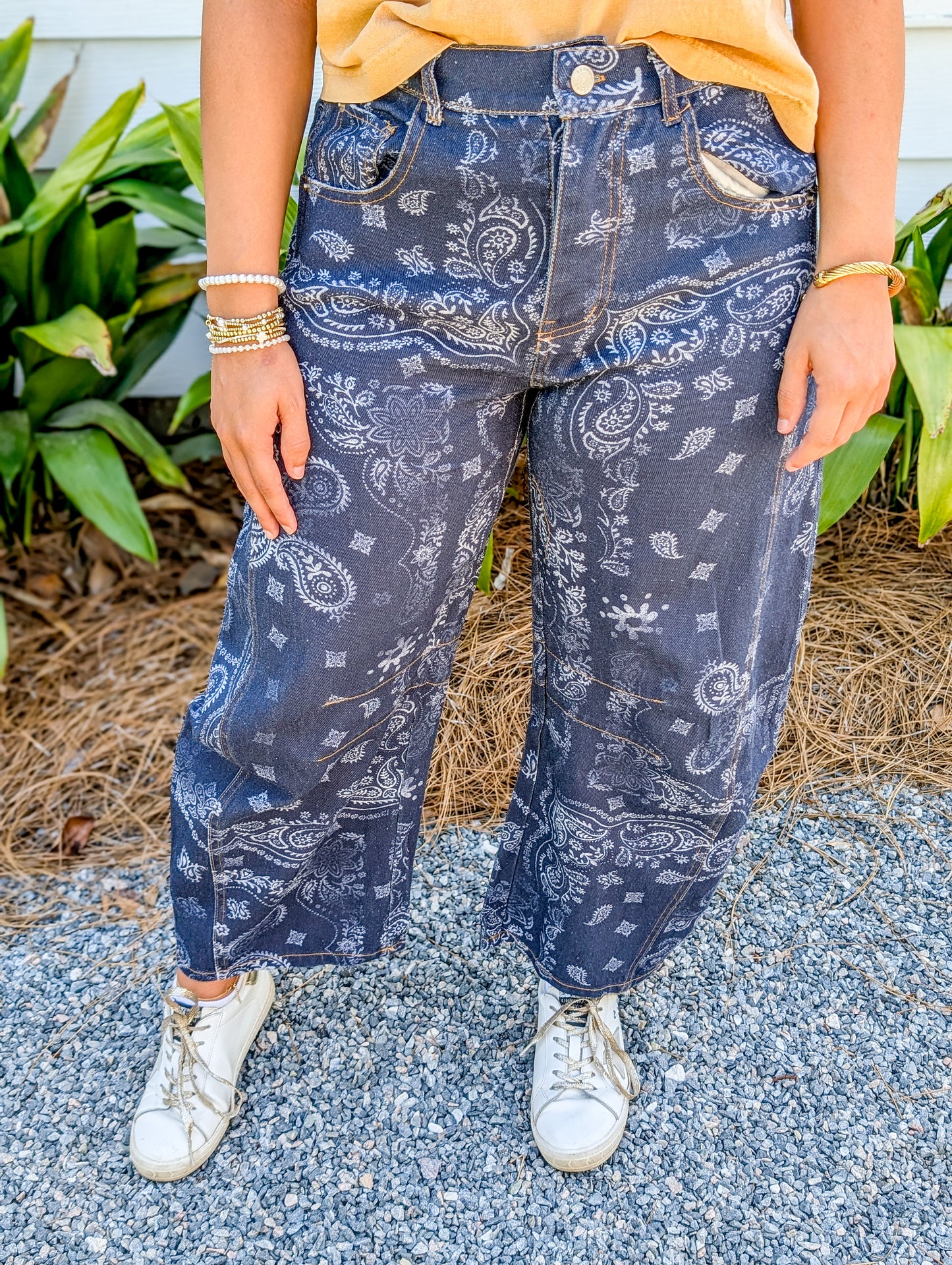 Bandana Cropped Barrel Jean